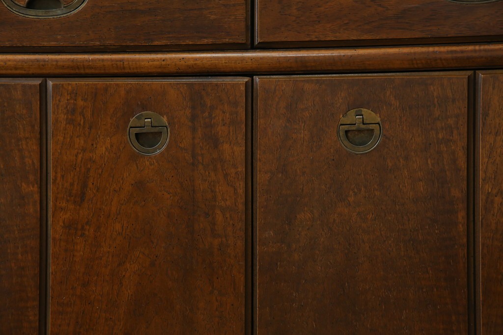 アメリカヴィンテージ　希少デザイン　DREXEL HERITAGE(ドレクセルヘリテイジ)　Accolade(アコレード)コレクション　天板拡張式　頑丈で質の高い作りのキャビネット　(R-085332)