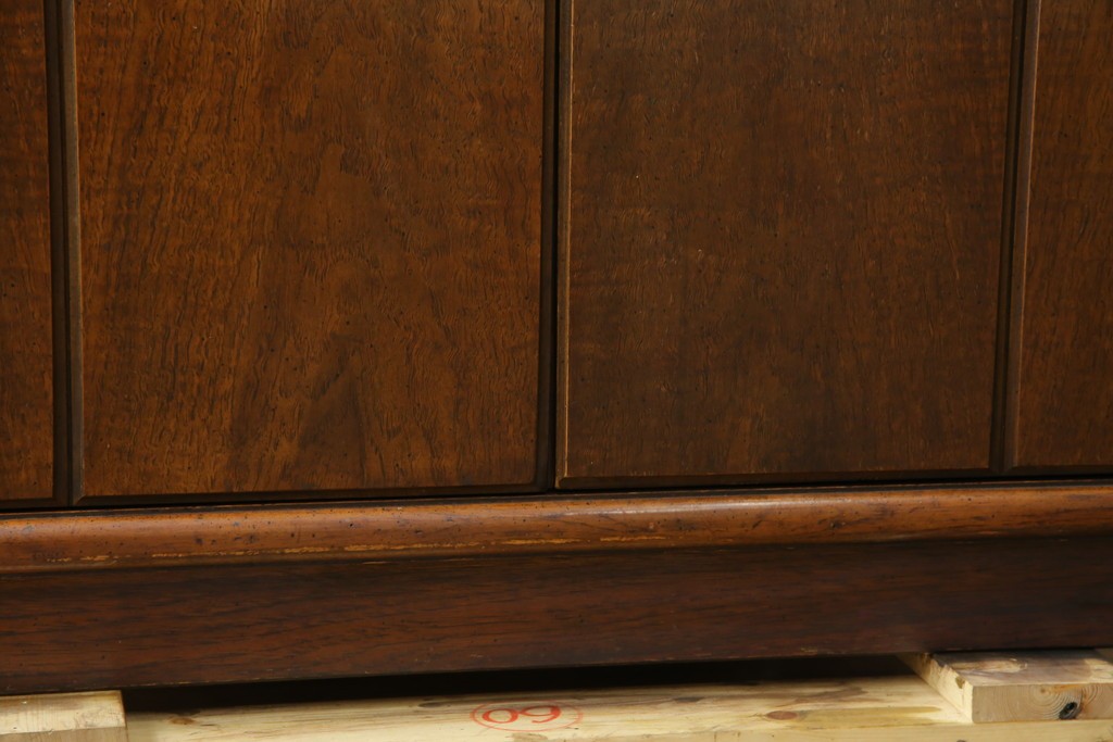 アメリカヴィンテージ　希少デザイン　DREXEL HERITAGE(ドレクセルヘリテイジ)　Accolade(アコレード)コレクション　天板拡張式　頑丈で質の高い作りのキャビネット　(R-085332)