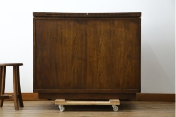 アメリカヴィンテージ　希少デザイン　DREXEL HERITAGE(ドレクセルヘリテイジ)　Accolade(アコレード)コレクション　天板拡張式　頑丈で質の高い作りのキャビネット　(R-085332)