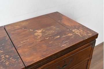 アメリカヴィンテージ　希少デザイン　DREXEL HERITAGE(ドレクセルヘリテイジ)　Accolade(アコレード)コレクション　天板拡張式　頑丈で質の高い作りのキャビネット　(R-085332)