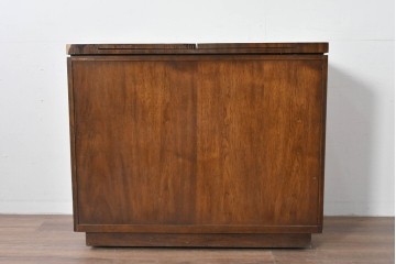 アメリカヴィンテージ　希少デザイン　DREXEL HERITAGE(ドレクセルヘリテイジ)　Accolade(アコレード)コレクション　天板拡張式　頑丈で質の高い作りのキャビネット　(R-085332)