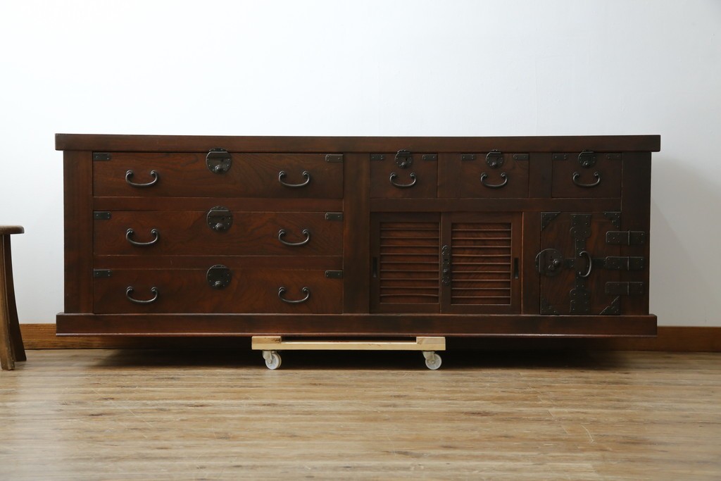 和製アンティーク　天板欅(ケヤキ)材　一枚板の風合い豊かな時代箪笥ローボード　(R-085333)