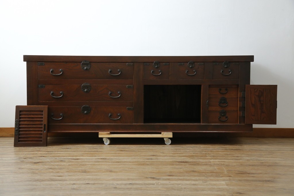 和製アンティーク　天板欅(ケヤキ)材　一枚板の風合い豊かな時代箪笥ローボード　(R-085333)