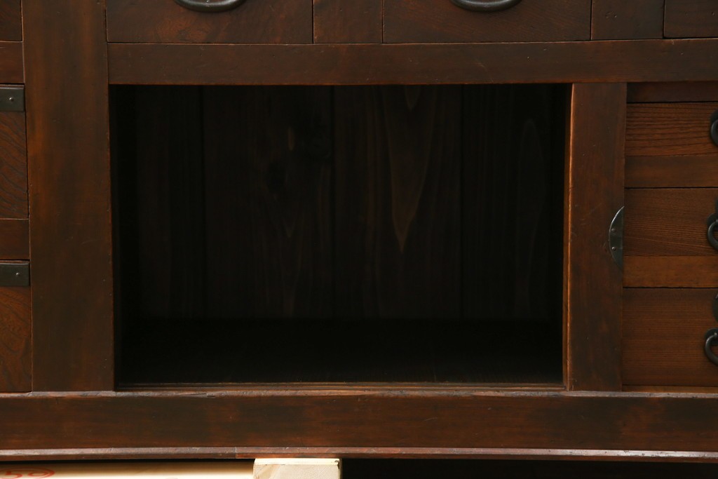 和製アンティーク　天板欅(ケヤキ)材　一枚板の風合い豊かな時代箪笥ローボード　(R-085333)