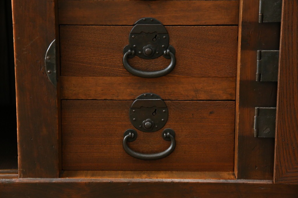 和製アンティーク　天板欅(ケヤキ)材　一枚板の風合い豊かな時代箪笥ローボード　(R-085333)