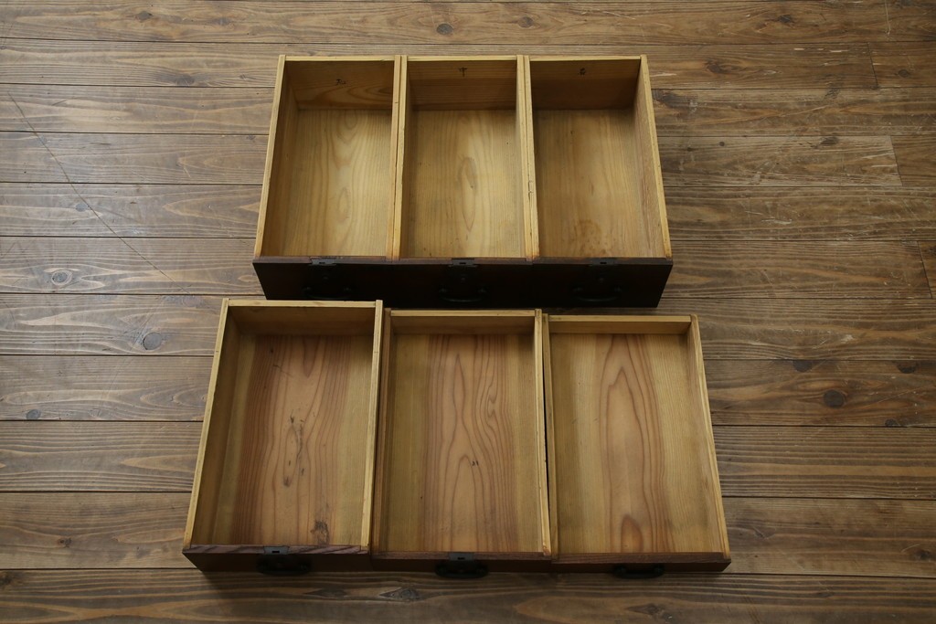 和製アンティーク　天板欅(ケヤキ)材　一枚板の風合い豊かな時代箪笥ローボード　(R-085333)