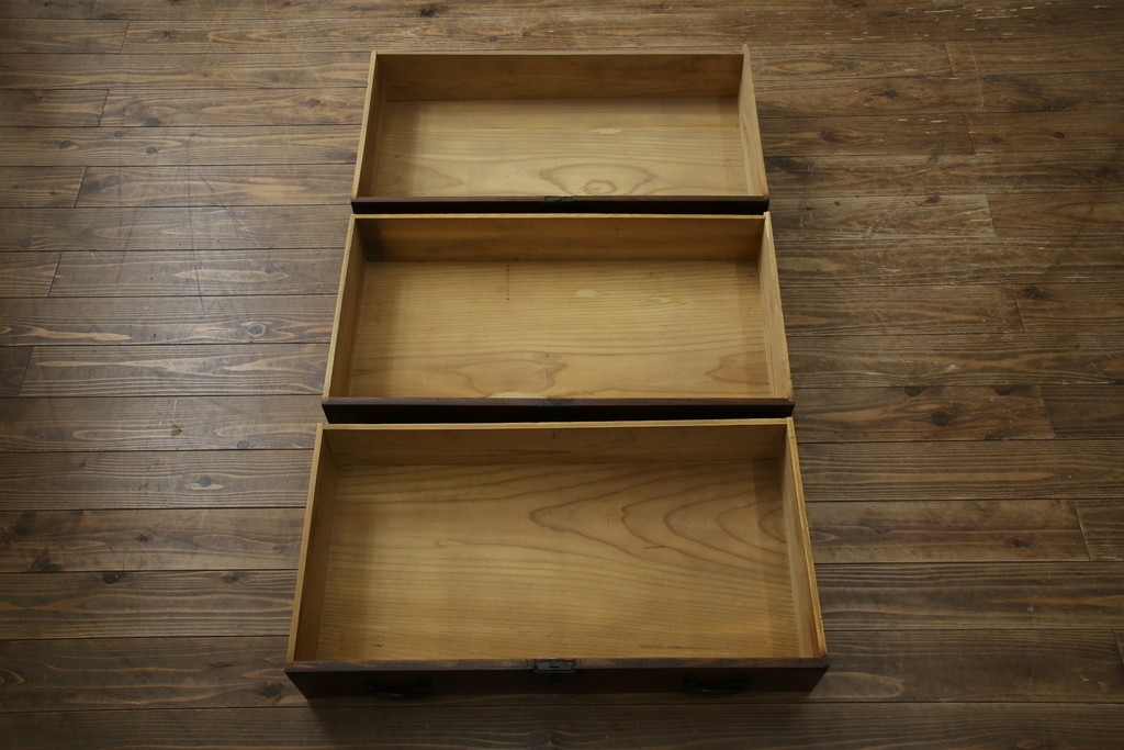 和製アンティーク　天板欅(ケヤキ)材　一枚板の風合い豊かな時代箪笥ローボード　(R-085333)