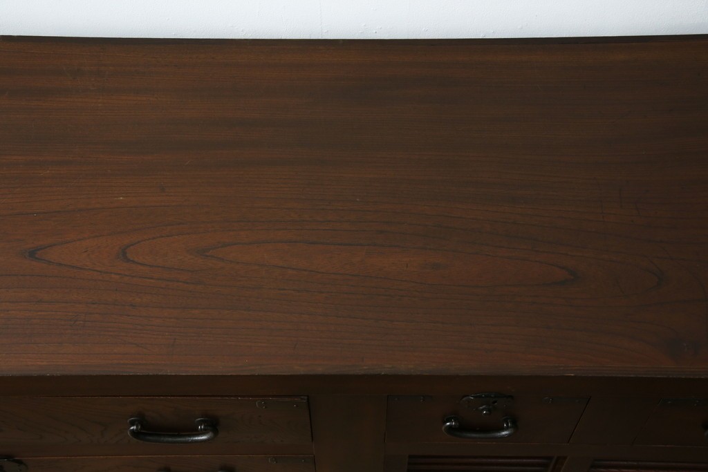 和製アンティーク　天板欅(ケヤキ)材　一枚板の風合い豊かな時代箪笥ローボード　(R-085333)