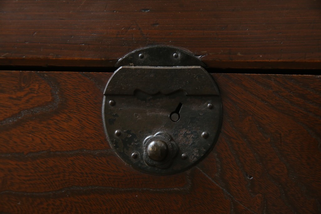 和製アンティーク　天板欅(ケヤキ)材　一枚板の風合い豊かな時代箪笥ローボード　(R-085333)