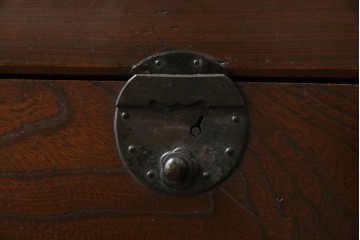 和製アンティーク　天板欅(ケヤキ)材　一枚板の風合い豊かな時代箪笥ローボード　(R-085333)