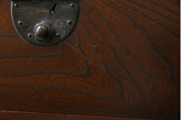 和製アンティーク　天板欅(ケヤキ)材　一枚板の風合い豊かな時代箪笥ローボード　(R-085333)