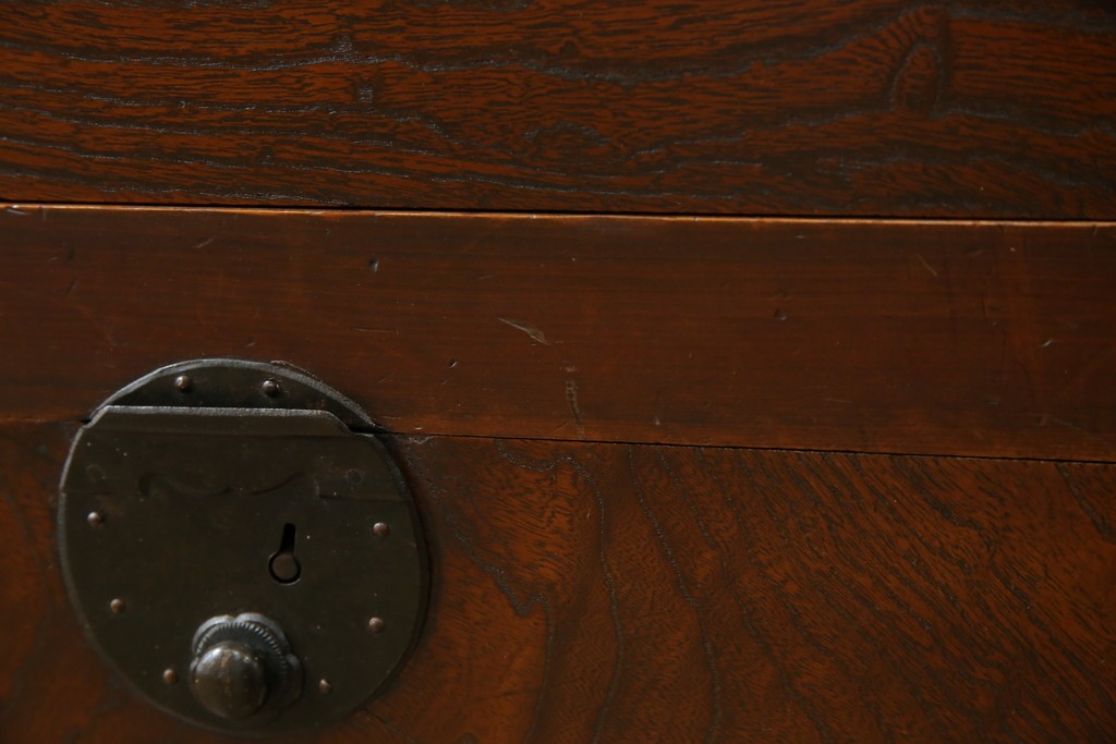 和製アンティーク　天板欅(ケヤキ)材　一枚板の風合い豊かな時代箪笥ローボード　(R-085333)