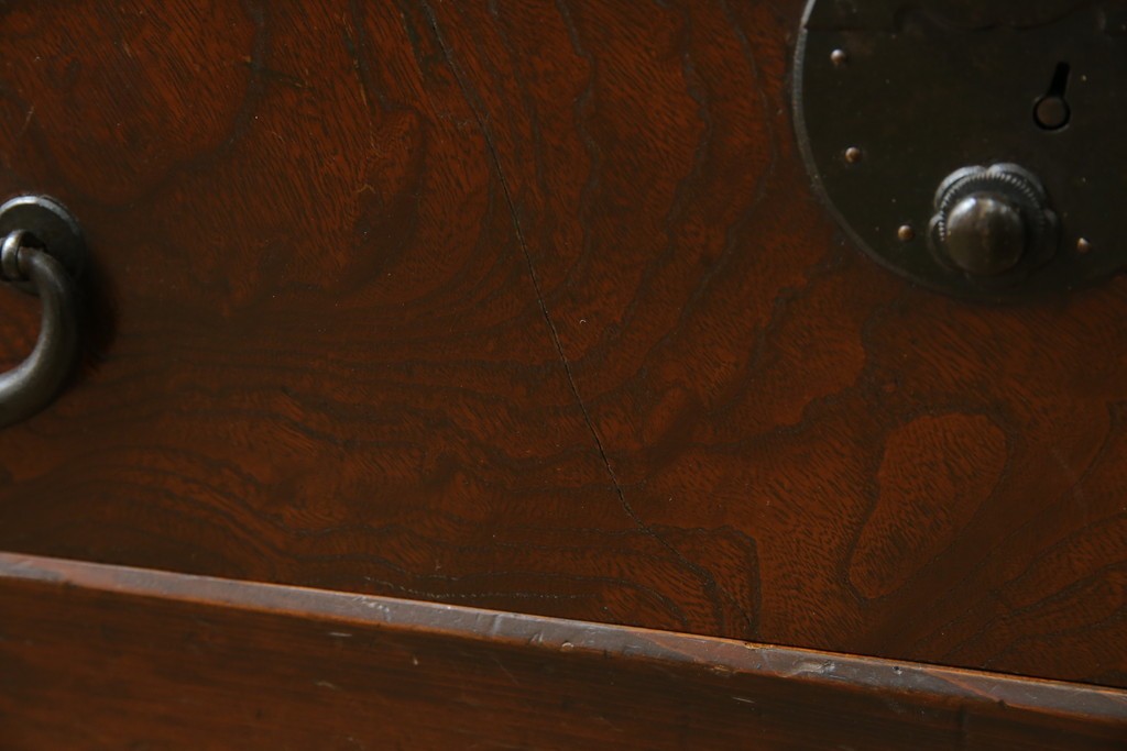 和製アンティーク　天板欅(ケヤキ)材　一枚板の風合い豊かな時代箪笥ローボード　(R-085333)