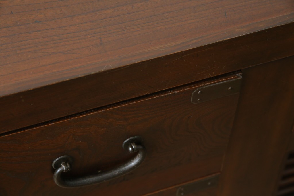 和製アンティーク　天板欅(ケヤキ)材　一枚板の風合い豊かな時代箪笥ローボード　(R-085333)