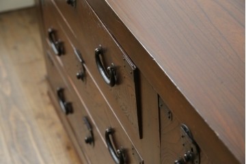 和製アンティーク　天板欅(ケヤキ)材　一枚板の風合い豊かな時代箪笥ローボード　(R-085333)