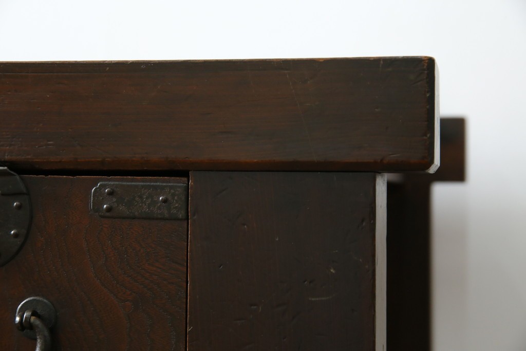 和製アンティーク　天板欅(ケヤキ)材　一枚板の風合い豊かな時代箪笥ローボード　(R-085333)