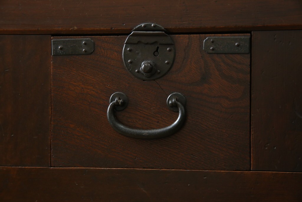 和製アンティーク　天板欅(ケヤキ)材　一枚板の風合い豊かな時代箪笥ローボード　(R-085333)