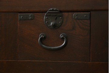 和製アンティーク　天板欅(ケヤキ)材　一枚板の風合い豊かな時代箪笥ローボード　(R-085333)