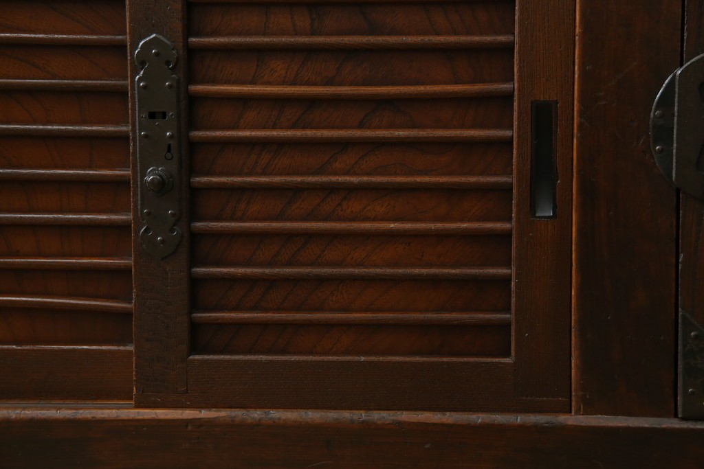 和製アンティーク　天板欅(ケヤキ)材　一枚板の風合い豊かな時代箪笥ローボード　(R-085333)