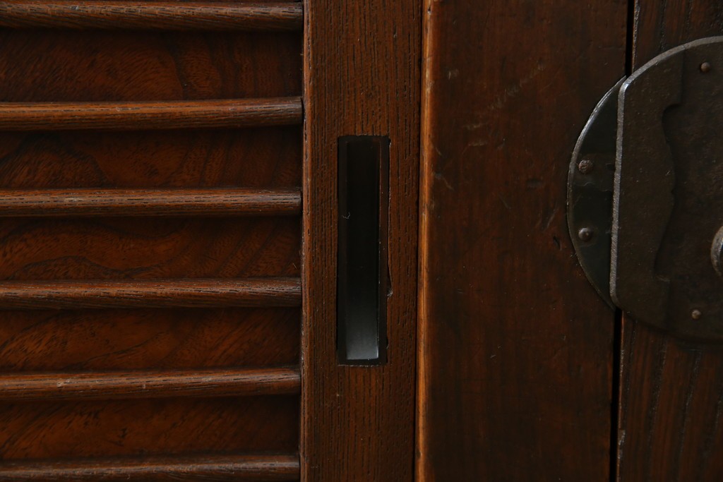 和製アンティーク　天板欅(ケヤキ)材　一枚板の風合い豊かな時代箪笥ローボード　(R-085333)