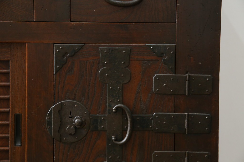 和製アンティーク　天板欅(ケヤキ)材　一枚板の風合い豊かな時代箪笥ローボード　(R-085333)