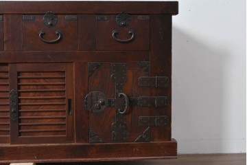 和製アンティーク　天板欅(ケヤキ)材　一枚板の風合い豊かな時代箪笥ローボード　(R-085333)