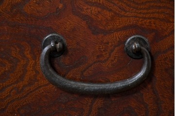 和製アンティーク　天板欅(ケヤキ)材　一枚板の風合い豊かな時代箪笥ローボード　(R-085333)