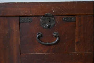 和製アンティーク　天板欅(ケヤキ)材　一枚板の風合い豊かな時代箪笥ローボード　(R-085333)