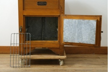 和製ヴィンテージ　十一屋(JUICHIYA)　上部が開く希少デザインのレトロな木製冷蔵庫　(R-085334)