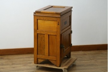 和製ヴィンテージ　十一屋(JUICHIYA)　上部が開く希少デザインのレトロな木製冷蔵庫　(R-085334)