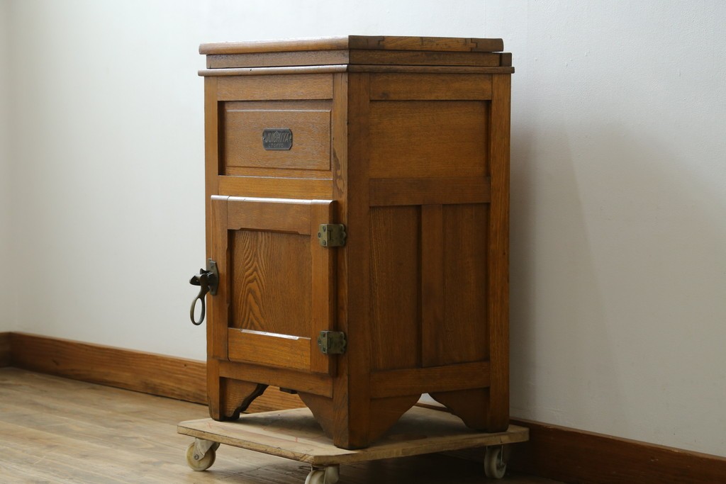 和製ヴィンテージ　十一屋(JUICHIYA)　上部が開く希少デザインのレトロな木製冷蔵庫　(R-085334)