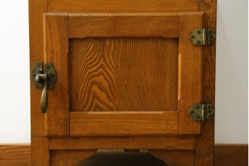 和製ヴィンテージ　十一屋(JUICHIYA)　上部が開く希少デザインのレトロな木製冷蔵庫　(R-085334)