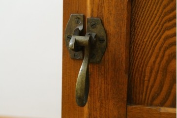 和製ヴィンテージ　十一屋(JUICHIYA)　上部が開く希少デザインのレトロな木製冷蔵庫　(R-085334)