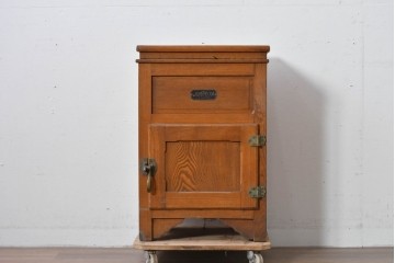 和製ヴィンテージ　十一屋(JUICHIYA)　上部が開く希少デザインのレトロな木製冷蔵庫　(R-085334)