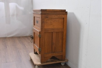 和製ヴィンテージ　十一屋(JUICHIYA)　上部が開く希少デザインのレトロな木製冷蔵庫　(R-085334)