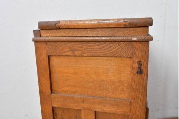 和製ヴィンテージ　十一屋(JUICHIYA)　上部が開く希少デザインのレトロな木製冷蔵庫　(R-085334)