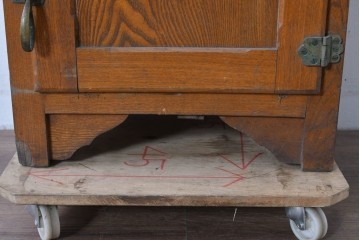 和製ヴィンテージ　十一屋(JUICHIYA)　上部が開く希少デザインのレトロな木製冷蔵庫　(R-085334)