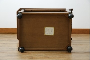 中古　美品　飛騨産業　挽き物脚がアクセントの木製キャスターワゴン　定価約10万円　(R-085335)