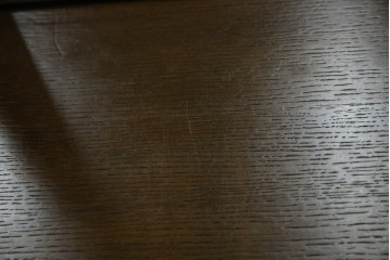 中古　美品　飛騨産業　挽き物脚がアクセントの木製キャスターワゴン　定価約10万円　(R-085335)