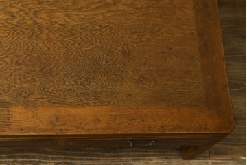 和製ヴィンテージ　良品!!　楢(ナラ)材　丁寧に仕上げられた框組み天板のレトロな文机　(R-085336)