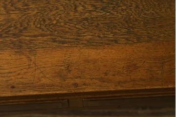 和製ヴィンテージ　良品!!　楢(ナラ)材　丁寧に仕上げられた框組み天板のレトロな文机　(R-085336)