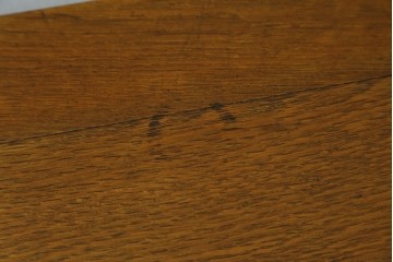 和製ヴィンテージ　良品!!　楢(ナラ)材　丁寧に仕上げられた框組み天板のレトロな文机　(R-085336)