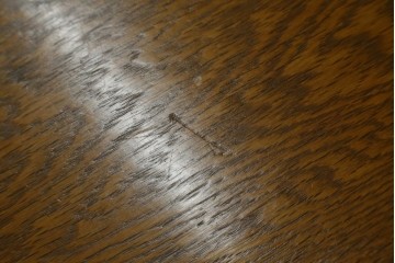 和製ヴィンテージ　良品!!　楢(ナラ)材　丁寧に仕上げられた框組み天板のレトロな文机　(R-085336)