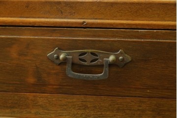 和製ヴィンテージ　良品!!　楢(ナラ)材　丁寧に仕上げられた框組み天板のレトロな文机　(R-085336)