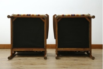 和製ヴィンテージ　昭和レトロ　ナラ材　カラフルなストライプ柄のイージーチェア2脚セット　(R-085337)