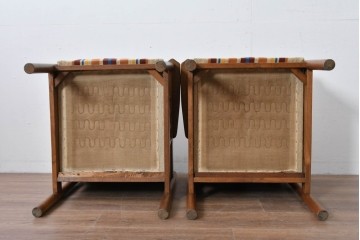 和製ヴィンテージ　ナラ材　カラフルなストライプ柄ファブリックのイージーチェア2脚セット　(R-085337)