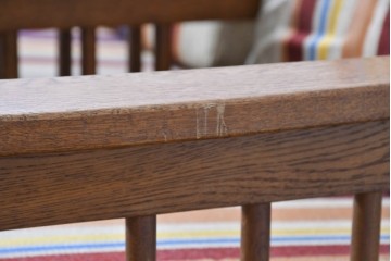 和製ヴィンテージ　ナラ材　カラフルなストライプ柄ファブリックのイージーチェア2脚セット　(R-085337)