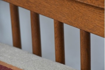 和製ヴィンテージ　ナラ材　カラフルなストライプ柄ファブリックのイージーチェア2脚セット　(R-085337)