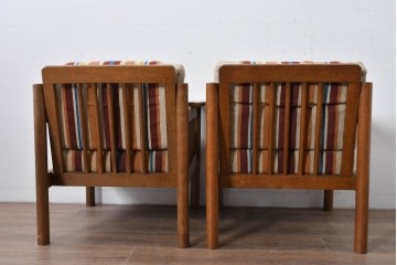 和製ヴィンテージ　ナラ材　カラフルなストライプ柄ファブリックのイージーチェア2脚セット　(R-085337)