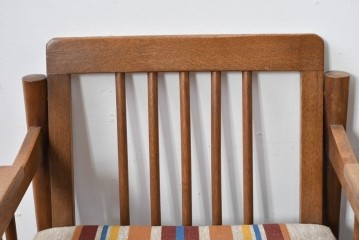 和製ヴィンテージ　ナラ材　カラフルなストライプ柄ファブリックのイージーチェア2脚セット　(R-085337)